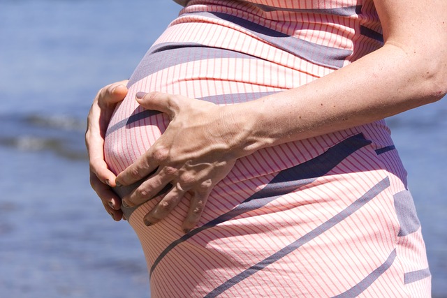 pregnant woman benefits of prenatal yoga