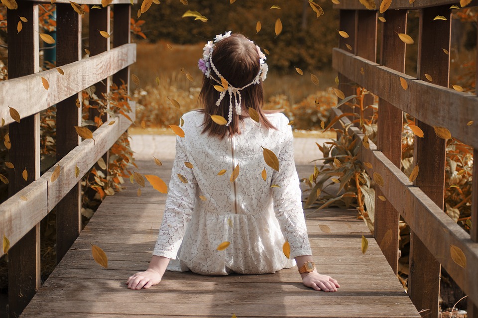 autumn yoga tips child in autumn