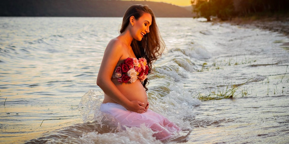 pregnant woman beach yoga during pregnancy